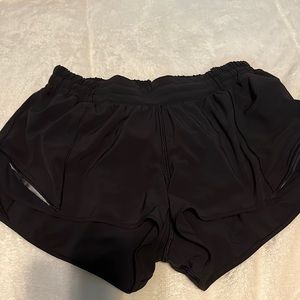 Lululemon Hotty hots. Size 6 2.5”.